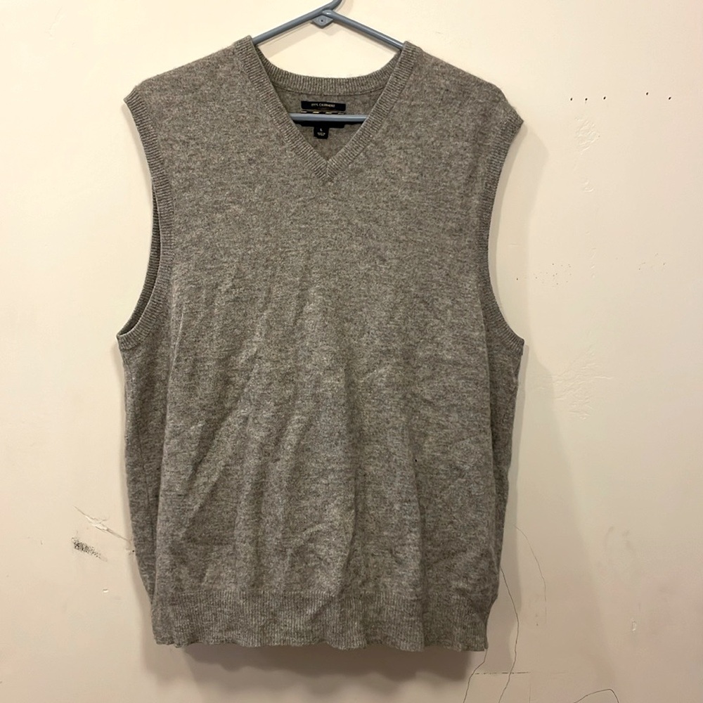 Cashmere sweater vest